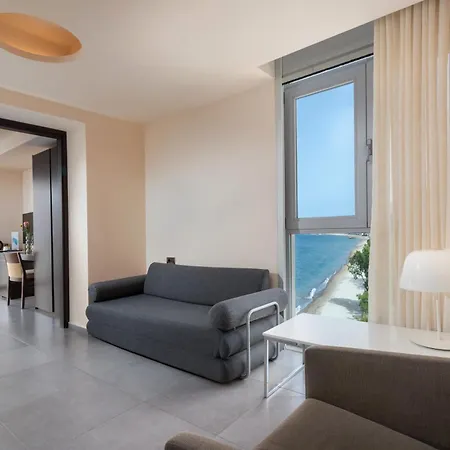 コス アクティス アート ホテル 4*